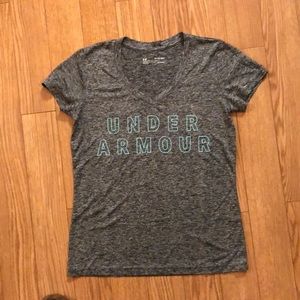 Women’s  under armour heat gear v neck tee shirt